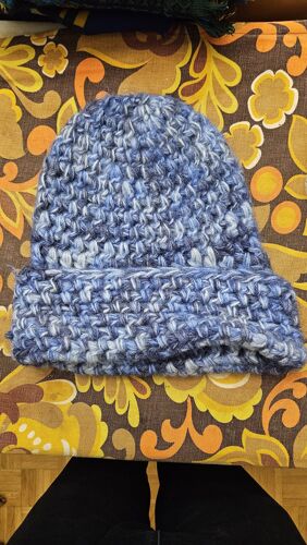 Un Ensemble Bonnet + Écharpe Adulte En Laine Bleue