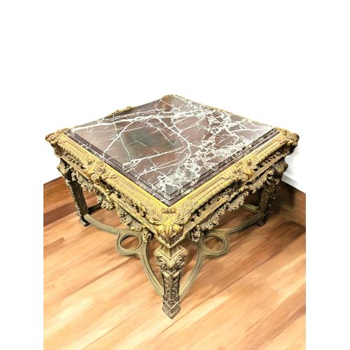 Grande Table Carrée Style Louis XV en Hêtre Sculpté Doré et Marbre Marron Foncé