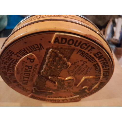 Lot 2 Boites Métal Cirage , Graisse Paulin St Claude Dont Une Très Rare Avec Motif En Relief Boite Vide Année 40