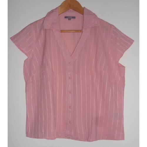 Chemise. Chemisier Rose Détail Ton Sur Ton En Satin. Manches Courtes. 3 Suisses. Coton. Viscose. Taille 46 / 48