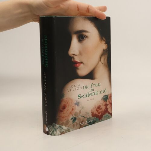 Die Frau Im Seidenkleid