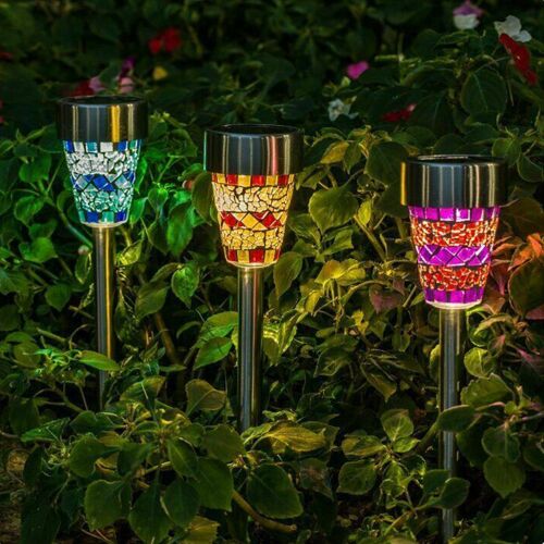 Lot de 3 lampes solaires mosaïques à piquer pour décorer allées et terrasses.