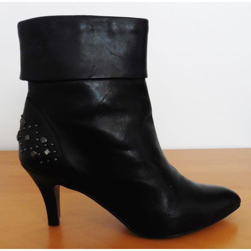 Bottines. Boots. Bottillons. Cuir Noir. Rivets Métal. Noë. Pointure 38