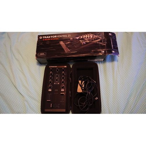 Contrôleur DJ USB Traktor Kontrol Z1