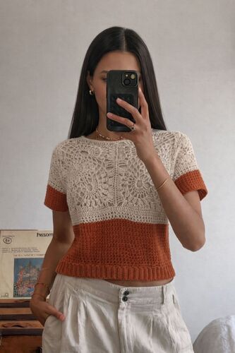 Top Crochet Fait Main Fleurs Ajourées Crème & Terracotta – Pièce Unique Artisanale