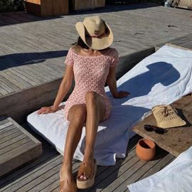 Robe Crochet Fleur Fait Main Rose Poudré – Article Unique Avec Ceinture Dorée / Handmade Crochet Flower Dress Pink