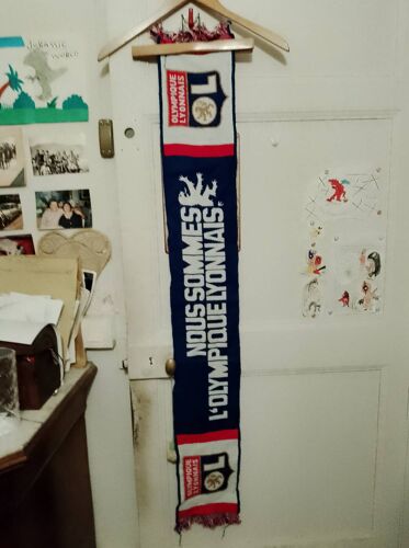 Écharpe Colorée De L Olympique Lyonnais Vintage Années 90.