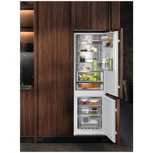 AEG Series 9000 NSC9V181CS Intégré 227 L Acier inoxydable