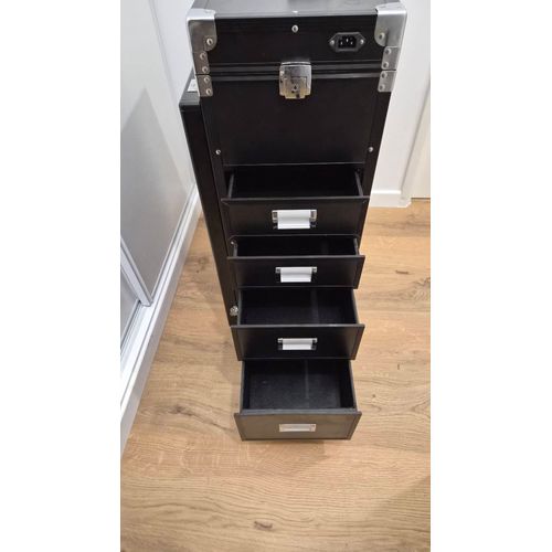 Valise professionnelle coiffeur ou prothésiste ongulaire