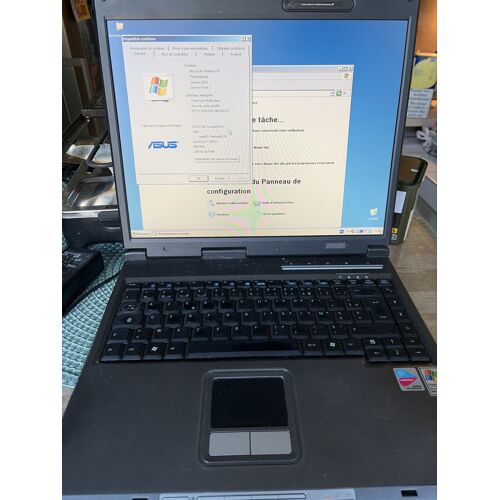Ordinateur portable rétro Asus A3000