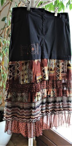 Très Jolie Jupe Atika Haut Noir Et En Voile Volantè Style Africain. Taille Étiquetèe: 44.