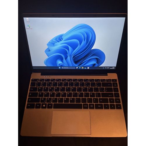 Vend un pc portable utilisé peu de fois. Contiens souris, protège clavier et le chargeur. Sera envoyé avec la boîte d¿origine ainsi que la pochette de transport et toutes les notices. Prix négociable 