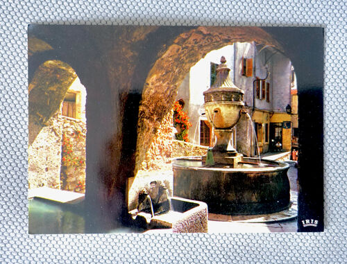 Carte Postale Saint Paul De Vence. La Fontaine. Alpes-Maritimes. Département 06. Cp France. Côte D'Azur.