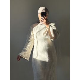 Robe Longue En Maille Côtelée, À La Fois Élégante, Confortable Et Intemporelle.