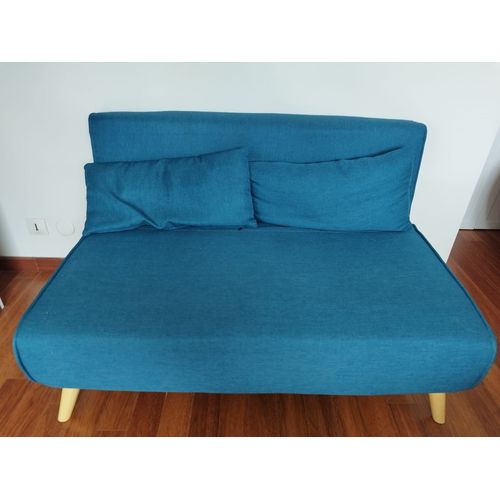 2 canapés bleus convertibles, une place et 2 places, de style scandinave