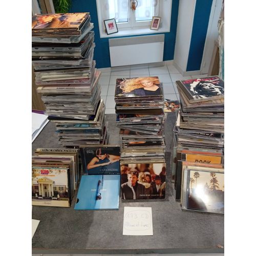 Lot De 173 Cd De Tout Genre , Nostalgie, Variété Française, Artistes Féminine, Rock ,Blue,Jazz, Elvis Presley,Bruel, Etc . Me Demander Plus D' Informations En Privé