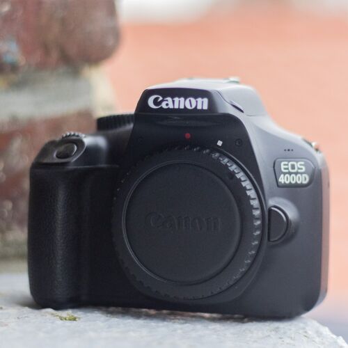 Canon EOS 4000d + 18-55 f4.5-5.6