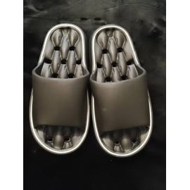 Tongs Noires 40/41 Neuves.