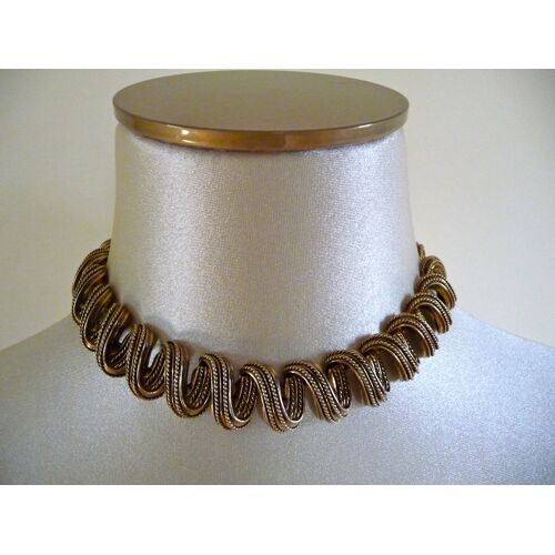 Beau Collier En Metal Patiné