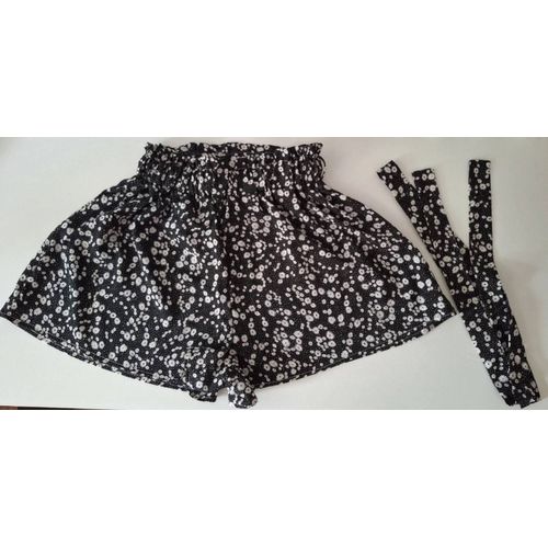 Jupe-Short Fluide Noire Et Blanche Avec La Ceinture Assortie