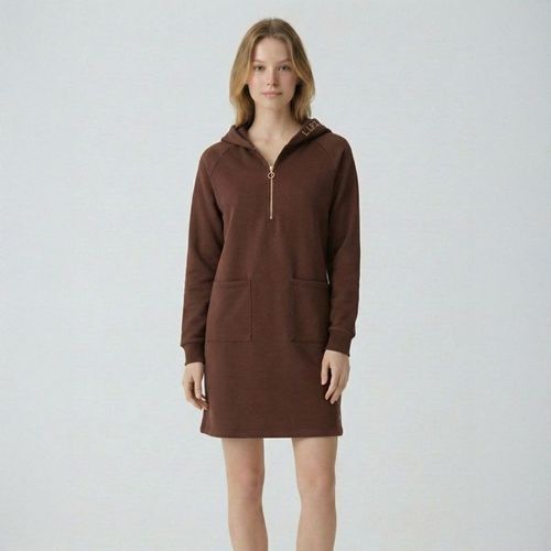 Robe Sweat À Capuche Zippée Avec Ilitilaes Brodées Femme Les Tropeziennes Par M.Belarbi