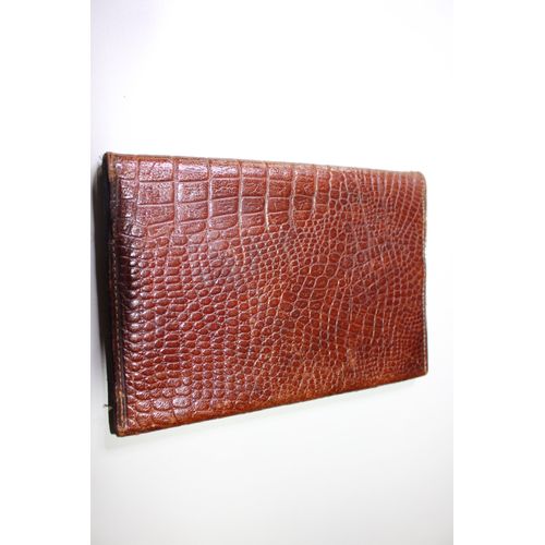 Porte monnaie et billets en lézard de vache