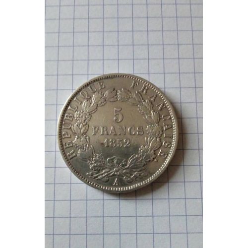 Vends Une Belle Pièce De Monnaie De Cinq Francs Argent Année 1852 A