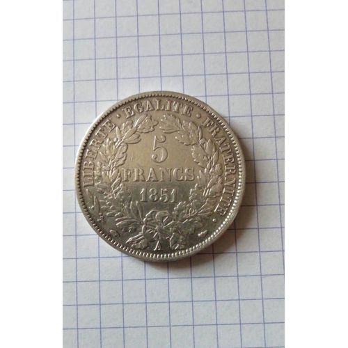 Vends Une Pièce De Monnaie De Cinq Francs Argent De 1851 A
