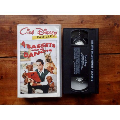 Cassette VHS : 4 bassets pour un danois (Walt Disney)