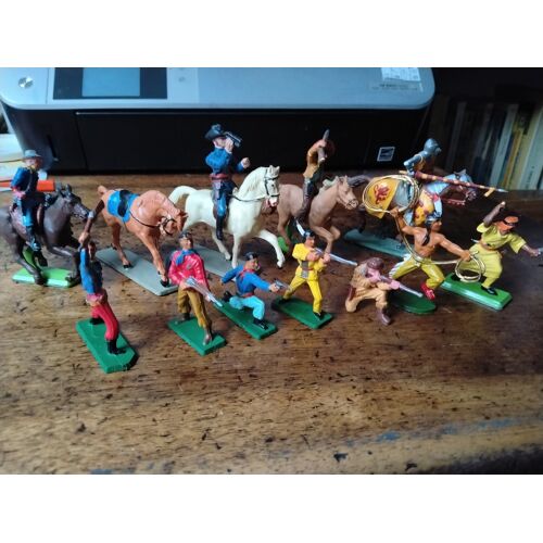 12 Figurines Starlux, Britains, Italieri