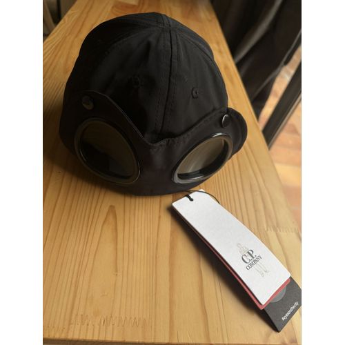 Casquette Neuve , Étiquette Et Emballage 