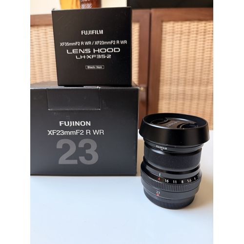 Fujifilm Fujinon XF23mm F2 WR + pare soleil + filtre UV