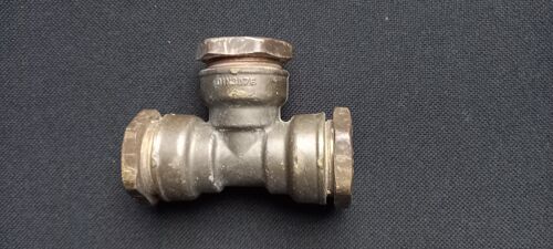 Raccord T laiton pour tuyau polyéthylène