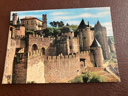 Cité De Carcassonne (Aude) : Porte D'Aude Avec Ses Remparts (Carte Postale)
