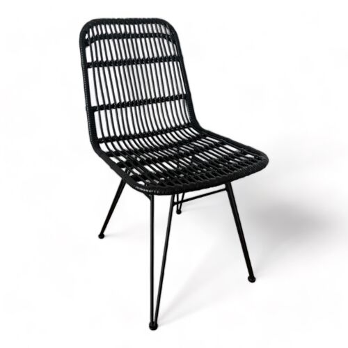Chaise noire style nature aspect rotin en résine tressée et pieds en métal