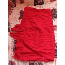Robe Longue De Couleur Rouge Fines Bretelles Croisées Au Dos Tissu Agréable A Porter