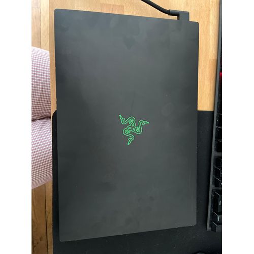 Ordinateur portable RAZER Blade 15 RZ09-0328 i7 16 Go RAM 512 Go SSD 15.4 NVIDIA GeForce RTX 2070