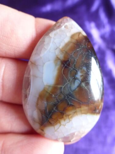 Pendentif Larme En Agate Marron Et Blanc Avec Veines De Dragon - 5.2 Cm. Magnifiques Couleurs Avec Une Superbe Transparence À La Lumière. Lot 2228