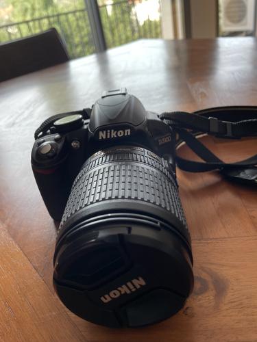 Nikon D3100 appareil photo numérique Reflex 14.2 Kit objectif VR 18 -105 mm Noir