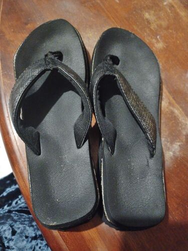 Tongs Taille 35-36 ..