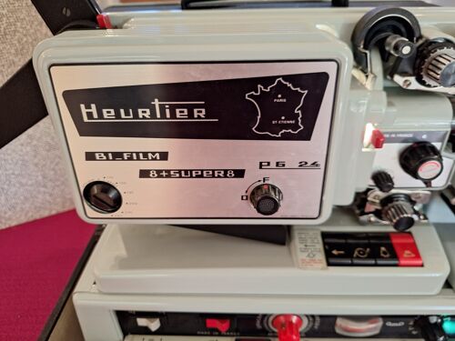 projecteur HEURTIER P6 24 avec sa base sonore .