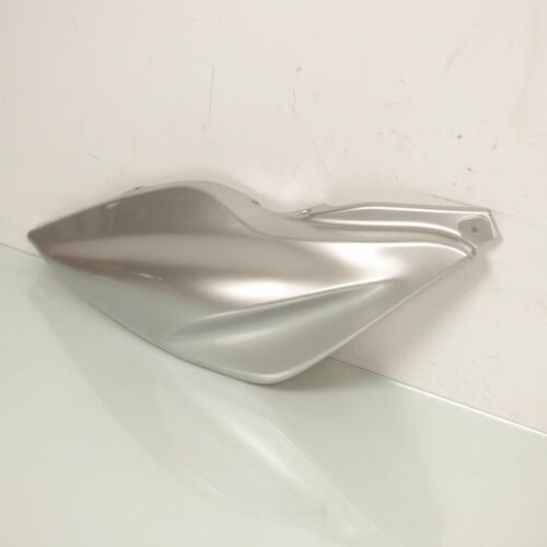 Coque Arrière Droite One Pour Scooter Yamaha 50 Aerox Gris Argenté Occasion