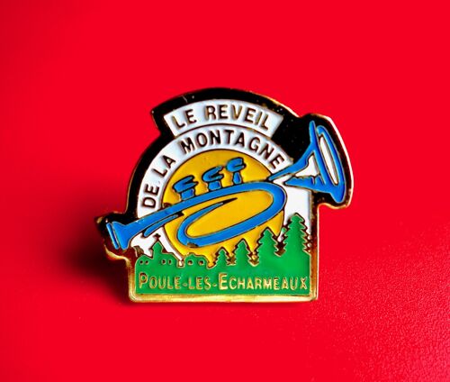 Pins Musique Trompette. "Le Réveil De La Montagne" Poule-Les-Echarmeaux, Ville Du Rhône. Collection Musique, Trompettes, Ville, Département, Montagne.