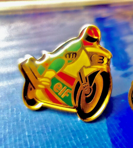 Pins Moto. Marque Elf. Logo.