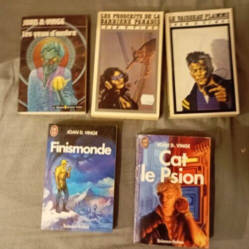 Lot 5 Livres Joan D Vinge Finismonde, Cat Le Psion, Le Vaisseau Flamme, Les Yeux D' Ambre, Les Proscrits De La Barrière Paradis