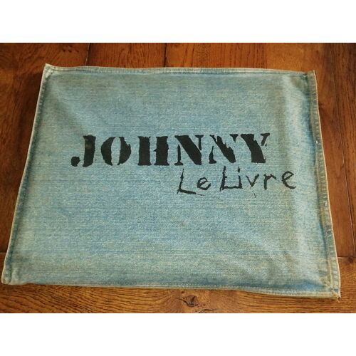 Johnny Hallyday " Le Livre " Couverture Métal + Pochette En Jean + Cd 11 Titres 1993 Très Nombreuses Photos Jimi Hendrix Nathalie Baye Michel Berger Ray Charles Sylvie Vartan + Filmographie 35cm/28cm