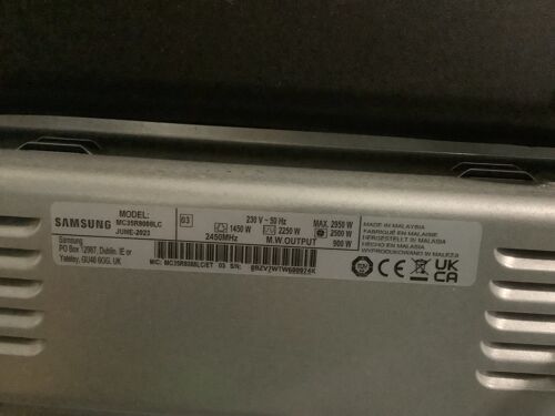 Four Micro-ondes MC35R8088LC