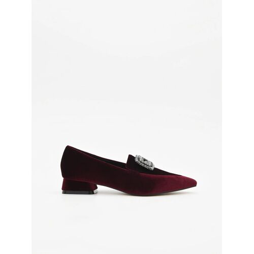 Danseuse En Velours Bordeaux Avec Boucle