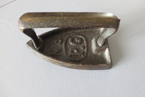 Ancien Fer À Repasser À Dentelle G 11