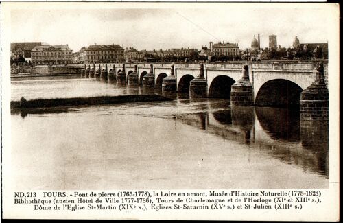 Carte Postale N°Nd.213, Tours, Pont De Pierre, La Loire En Amont, Musée D'histoire Naturelle, Bibliothèque, Tours De Charlemagne Et De L'horloge, Dôme De L'église St-Martin, Églises St-Saturnin Et St-
